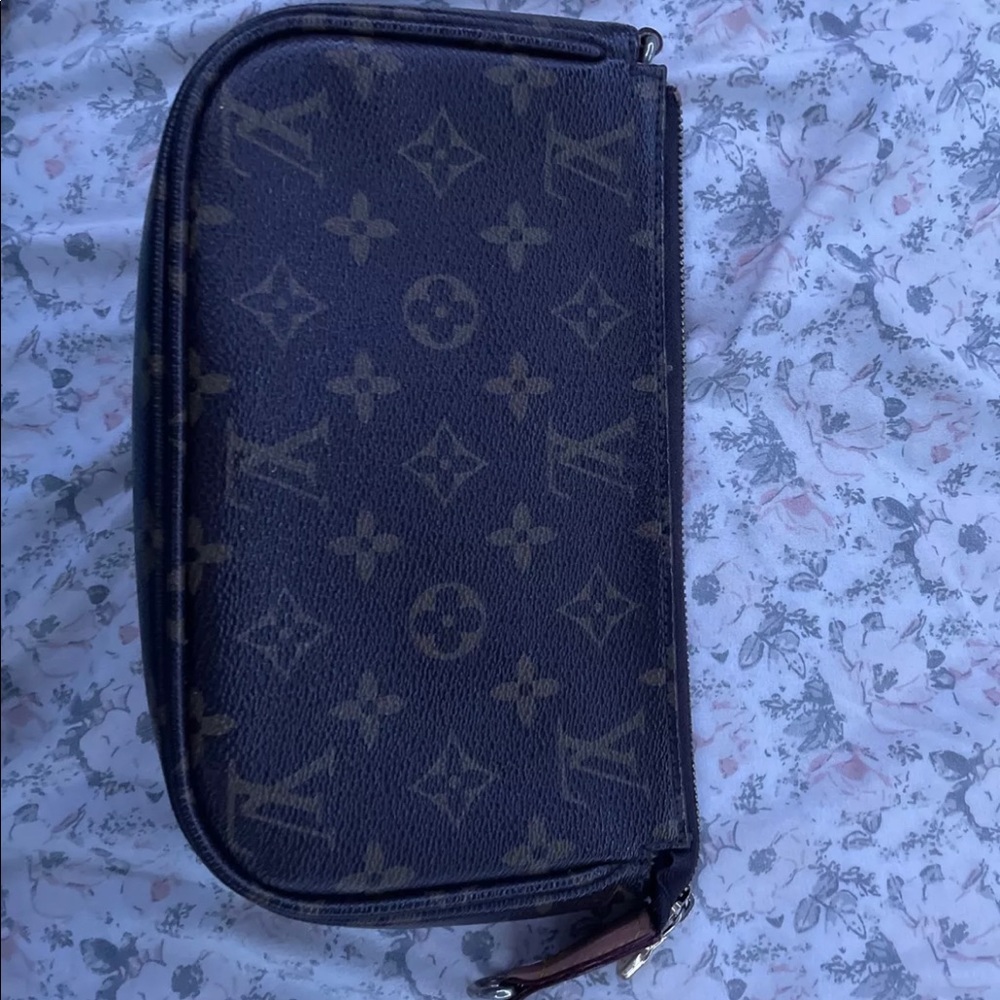 louiss vuitton clutch purse